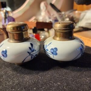 Charming Delft Blue&white Floral Porcelain with Brass Tops Salt & Pepper Shaker